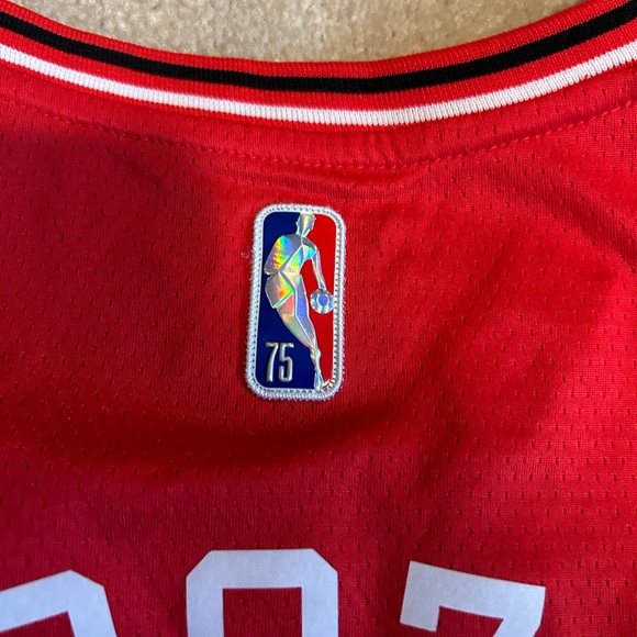 Never worn 75th anniversary Chicago Bulls Demar Derozan jersey. - Picture 6 of 6